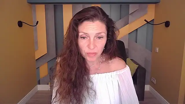 EllaLong webcam