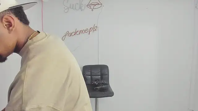 Rpoolrboy webcam