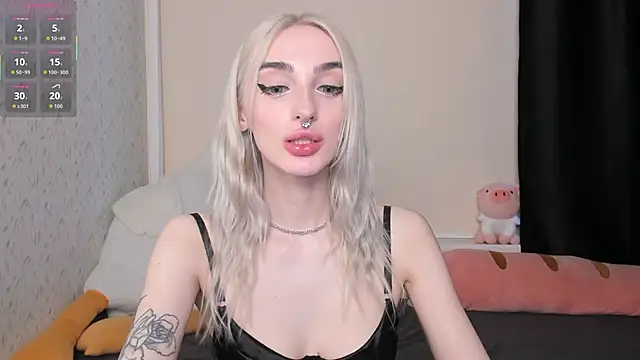 succubantra live cam on StripChat