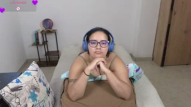 blue__moon_ live cam on StripChat