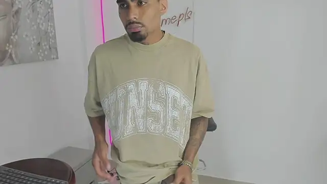 Rpoolrboy webcam