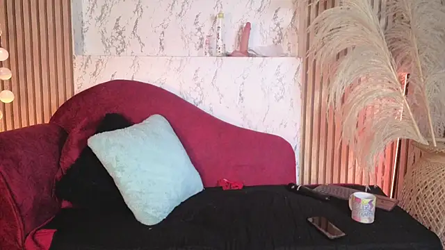 Isabella_lt live cam on StripChat