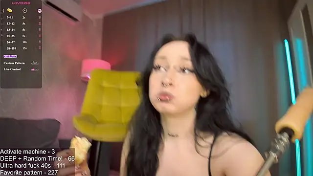 Juicy_Vikki live sex cam