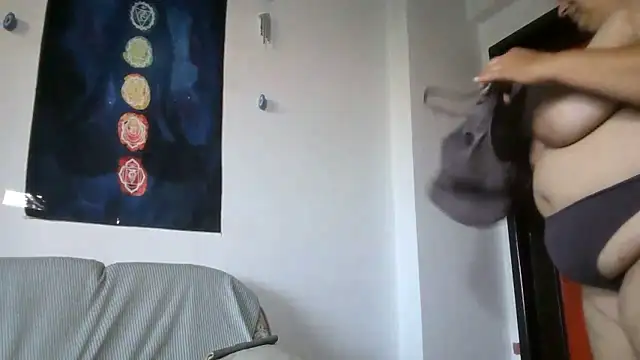 ExquisiteMature webcam