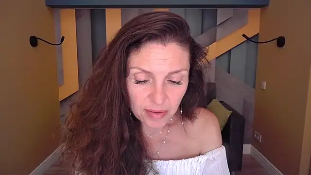EllaLong webcam