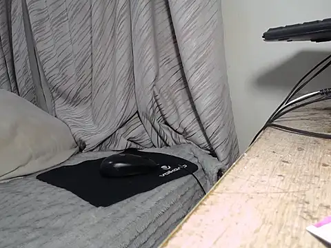 KinkyJXxX webcam
