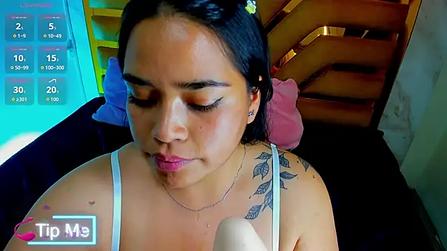 Violett_Cinnamon webcam
