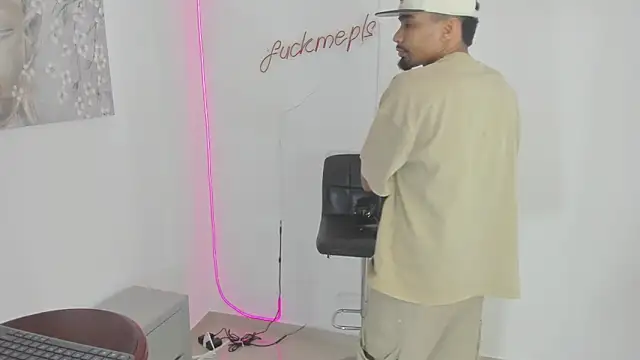 Rpoolrboy webcam