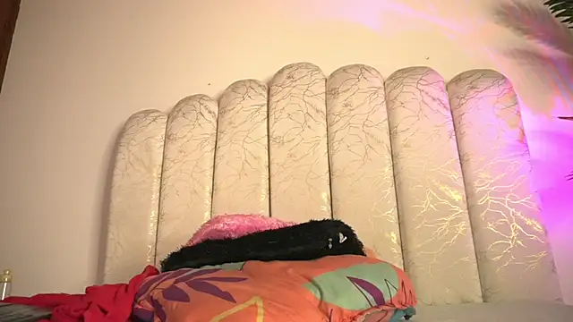 pocahotass_11 webcam