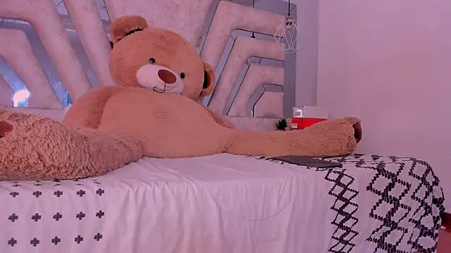 Radiant_Naomi webcam