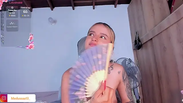 medussa13_ webcam