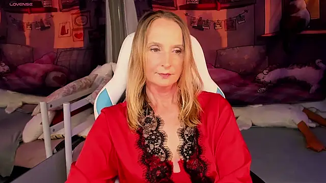 scarlettpalmer (F mature) - air kiss