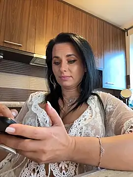 Hotmomcheckk_ webcam