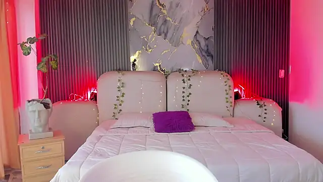 CarolineFyre webcam