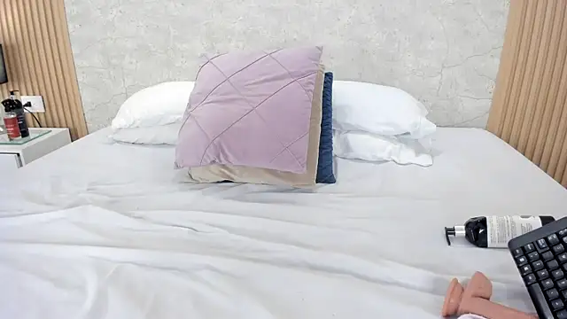 NaomyCollins__ webcam