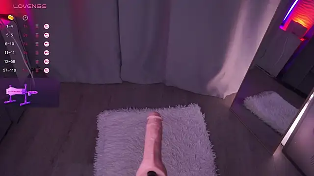 MentallyMonika webcam