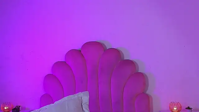 MiaColucci18 webcam