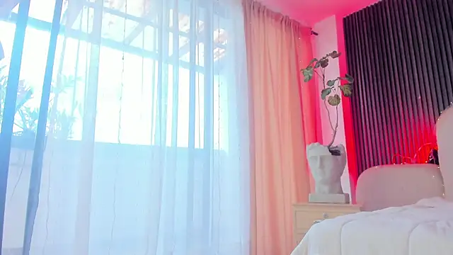 CarolineFyre webcam