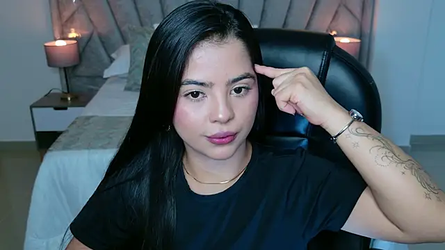 Layla_Breezee webcam
