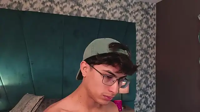 Aaron_Eze webcam