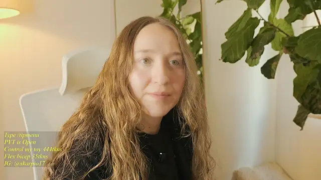 Scarlett_NoirMuse webcam