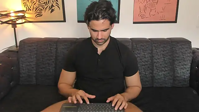 brad_martin (M young) - NAKED AND HARD DICK