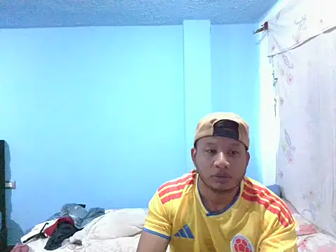 themorenofit08 live cam on StripChat