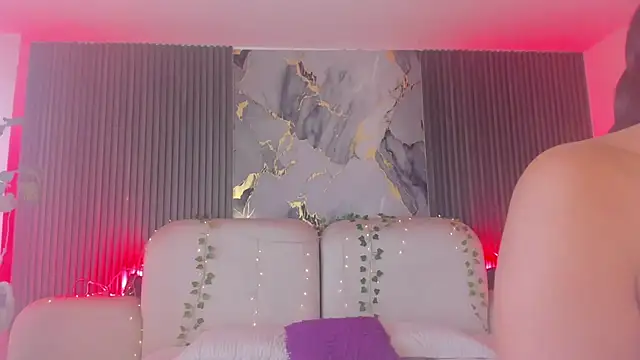 CarolineFyre webcam