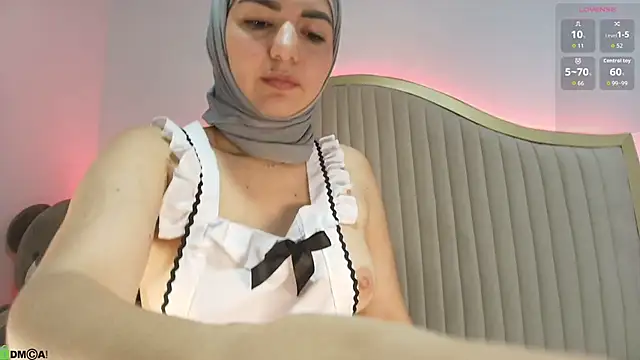 dalilasaadi_ (F young) - Ride dildo front and reverse