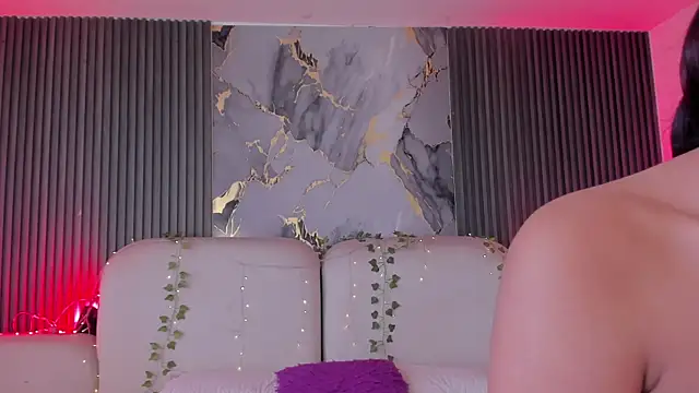 CarolineFyre webcam