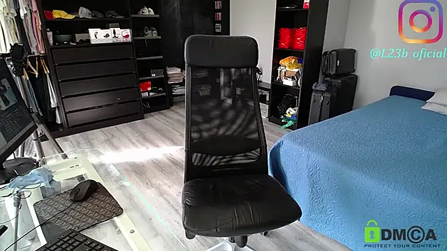 latinoo23bom webcam