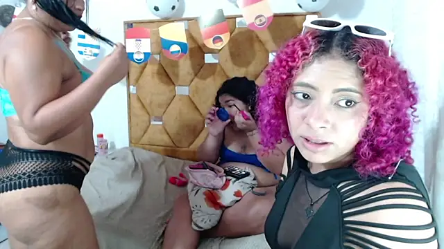 HOTTGIRLSCURVYS webcam