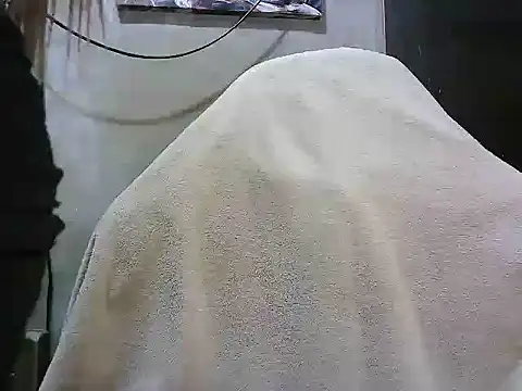 SquirtSellene18 webcam