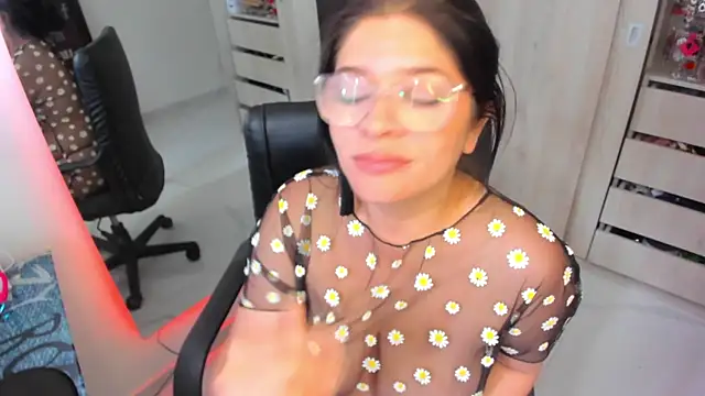BellaFlaming webcam