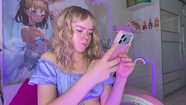 CheekySashaCharm live cam on StripChat