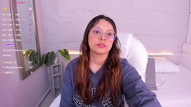 lanna_18_ live cam on StripChat