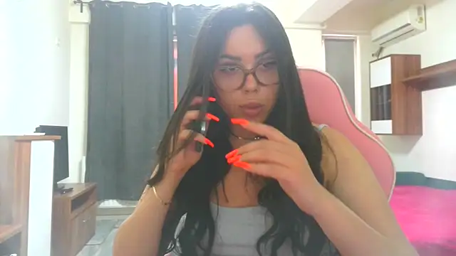 LovelyJulliette live cam on StripChat