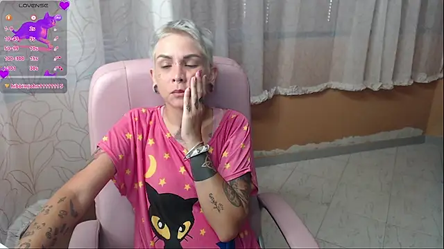 moon_cat85 live cam on StripChat