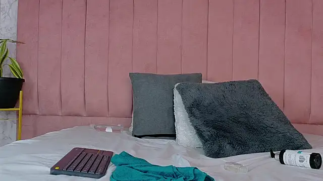 SCARLHETTBROWN webcam