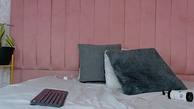 SCARLHETTBROWN webcam