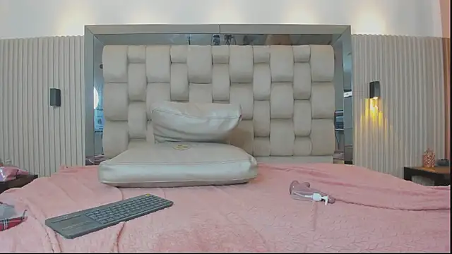 noah_pariss webcam