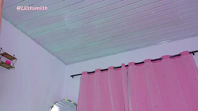 LilithSmiith webcam