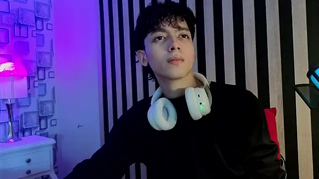 Twink_Sebas7