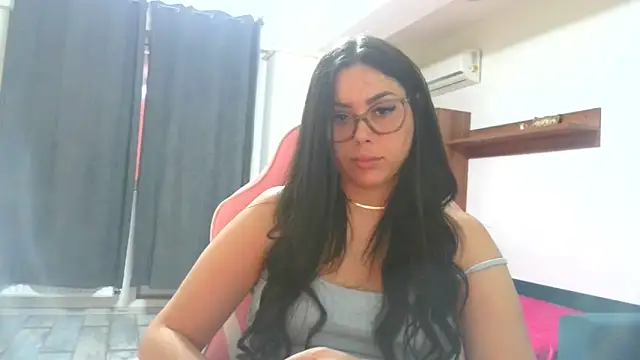 LovelyJulliette webcam