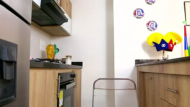 xxmile (F young) - STRIP DANCE AND PASSING ICE OVER MY BODY