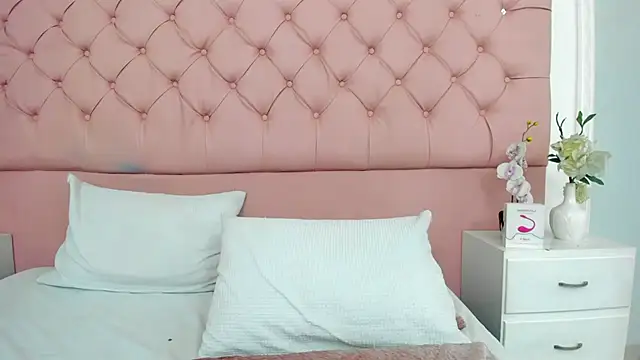SarahDoll__ webcam
