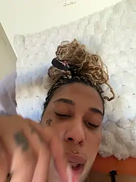 Kira_nyxx webcam