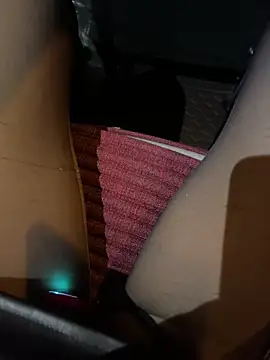 squirtqueen6's live room