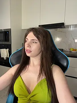 CurlyLara webcam