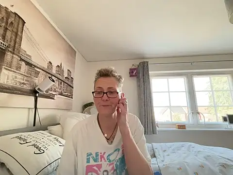 Curvy-Jinx webcam